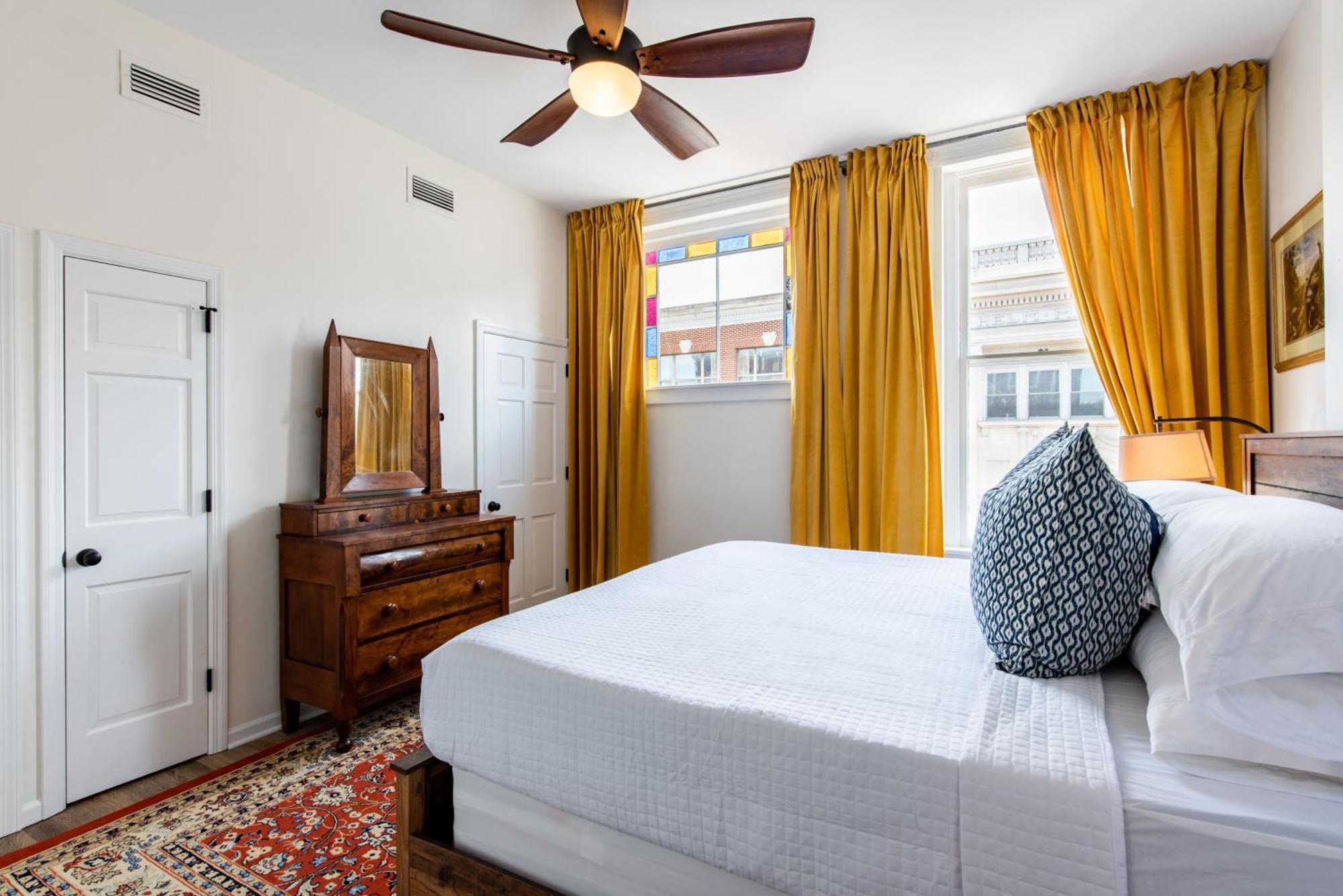Versailles The Woodford Hotel מראה חיצוני תמונה